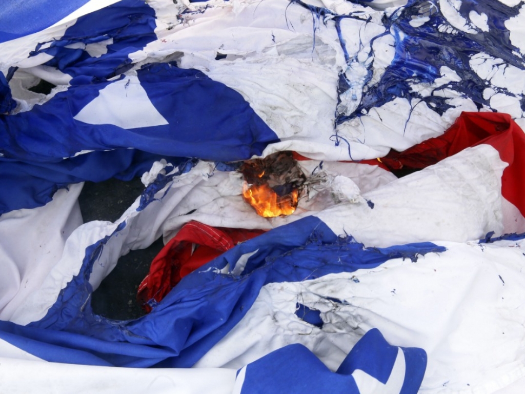 پرچم ننگین غاصبان قدس شریف در کرج به آتش کشیده شد