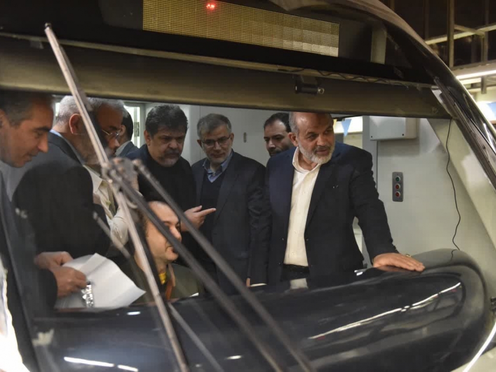 قطار شهری کرج پس از دو دهه انتظار با حضور وزیر کشور و استاندار البرز به حرکت درآمد
